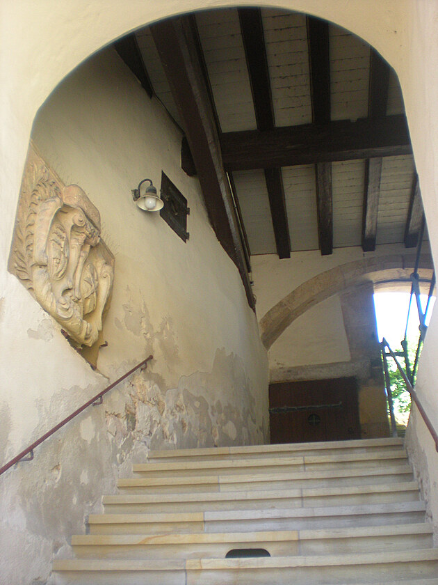 Schodi�t� v z�mku