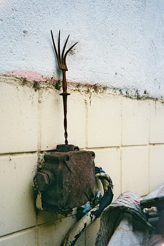 �ert leze z elektriky