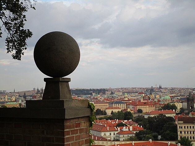 Praha a koule (Jin zahrady Praskho hradu)
