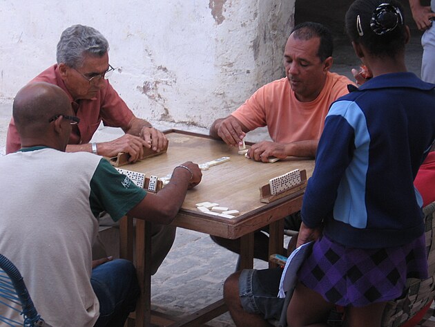 mui hraj na ulici domino