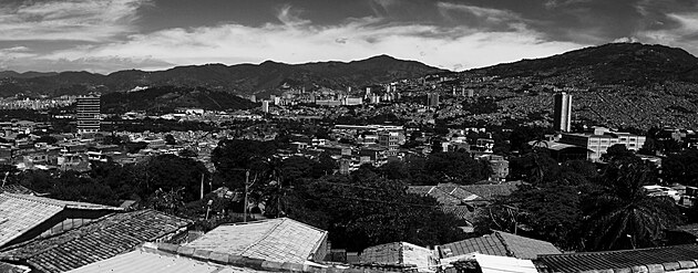 Pohled na Medeln. Uprosted snmku se nachz mstsk st Los Olivos v n byl zabit obvan narkoterorista Pablo Escobar.