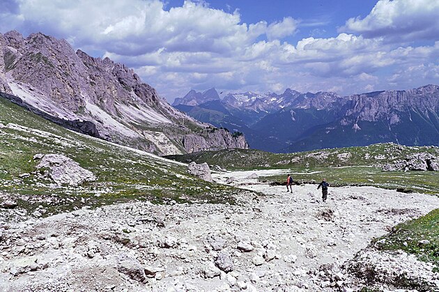 Pobl rozcestnku pod Mugoni a Passo delle Zigolade