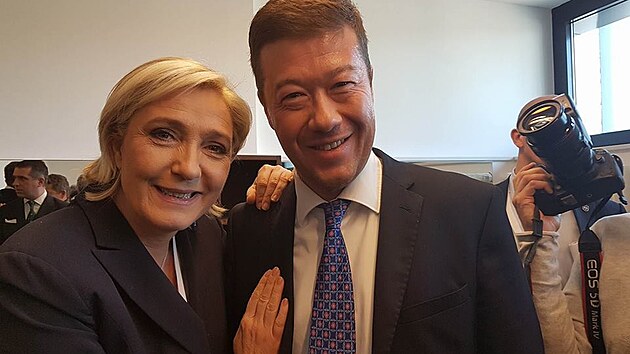 S Marine Le Pen, favoritem prezidentskch voleb ve Francii 2017 