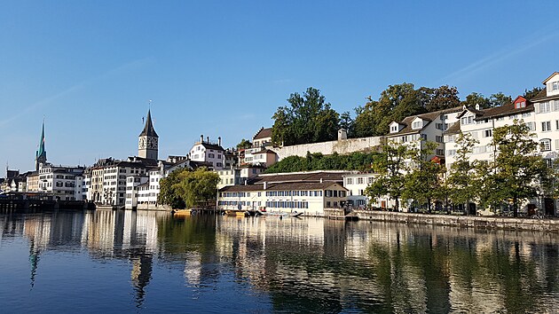 eka Limmat odtkajc zCuryskho jezera nap celm mstem