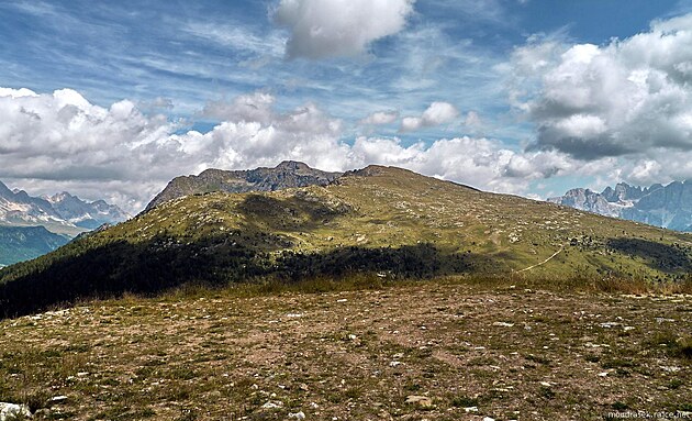 Obl vrcholky - ohled od Le Cune (Alpe Lusia) pes Cima Laste smrem ke Col Margherita