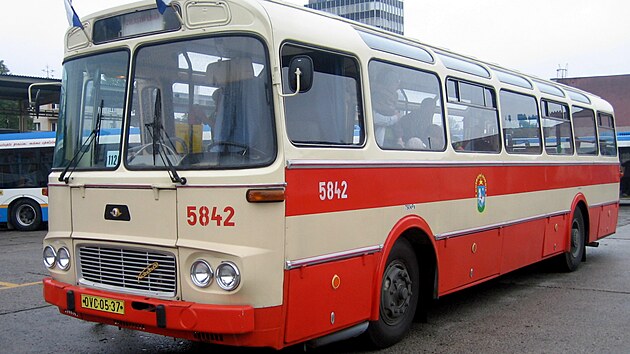 Na úvod nostalgická vzpomínka na model ŠM 11 (výroba 1965-81, 9 900 vozů).