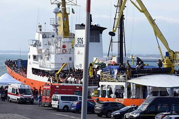 Vykldka z lod lka bez hranic  v kooperaci s neyiskovkou  Sos Mediterrane