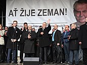 Foto nejvmluvnj: Prezident, rut kolaboranti a neonacisti na jednom pdiu. Co vc potebujete vdt o islamizaci eska :)