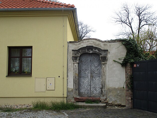 Tudy se asi vchází do hodně staré kouzelné zahrady