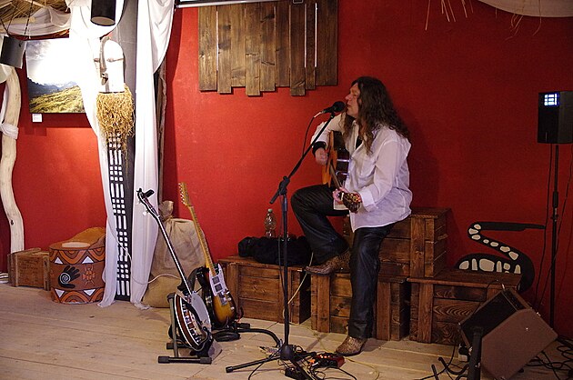 Bluesman Josef Gu�lbauer a jeho proc�t�n� p�ednes...