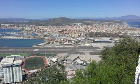 La Linea de Concepcion. Pohled od Gibraltaru.