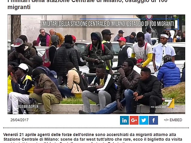 Imigranti z Afriky ped ndram Centrale v Miln.