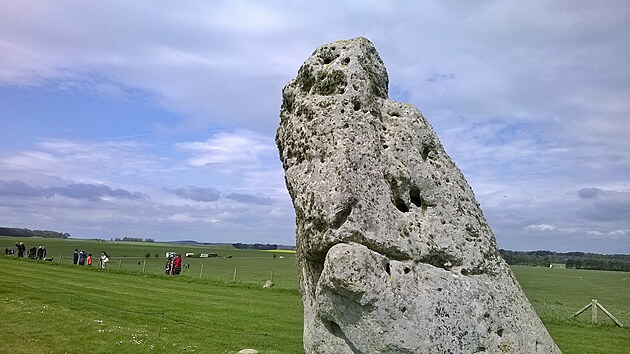 Jeden z velkch kamen u Stonehenge, z vtho kruhu