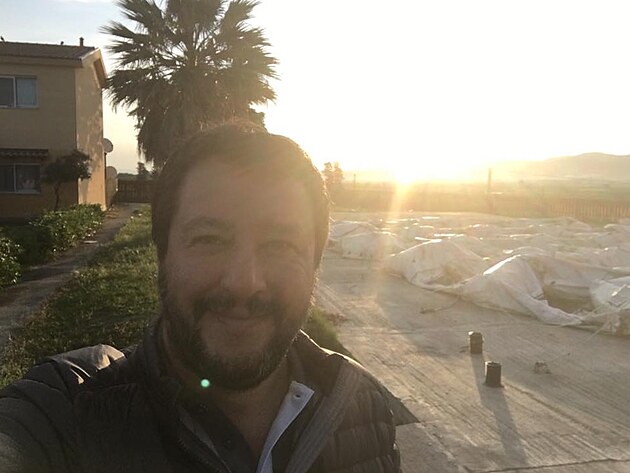 Matteo Salvini ve stedisku Mineo na Siclii