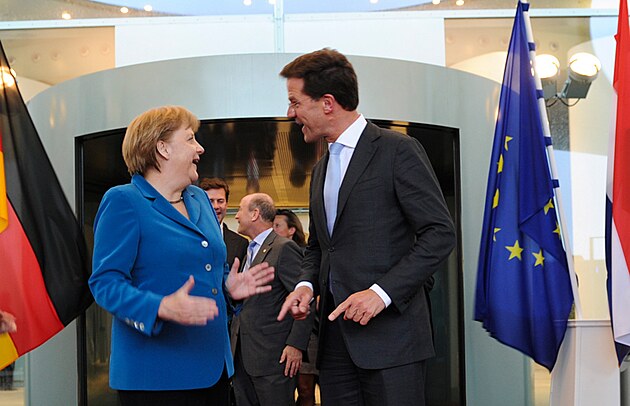 it pro dneek: Nejvznamnj evropt ldi jsou bezdtn, mezi nimi nmeck kanclka Angela Merkelov (vlevo) a Mark Rutte (vpravo), premir Nizozem. (Zdroj obrzku: premir Rutte / Flickr).