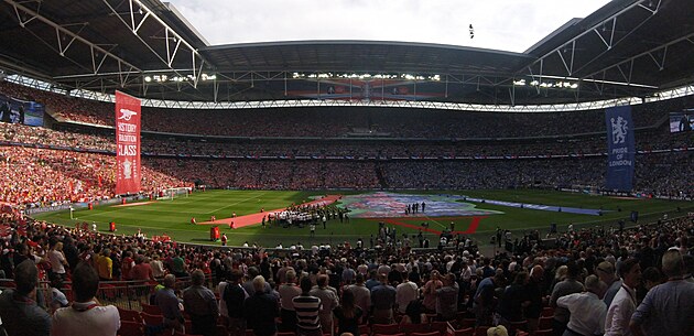 Wembley v cel sv krse.  89 472 divk jej sice nevyprodalo, ale dosavadn rekord ve vzjemnch zpasech obou soupe padl o vce ne 1 300. Mimochodem, drelo jej rovn Wembley, a sice z roku 2009. Chelsea tehdy zvtzila 2:1.