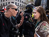 Lucie Myslíková na dnes již legendární fotografii, která vyvolala vášnivé diskuze.
