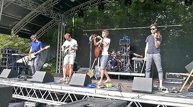 Festival otevírá kapela Zrní