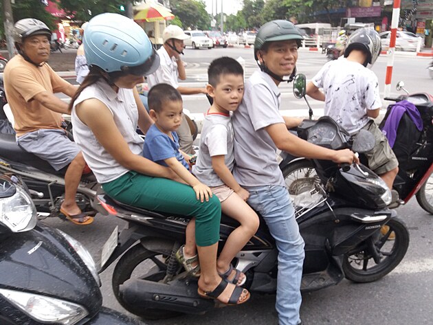 Na rodinn vlety se obas jezd i na jedn motorce.
