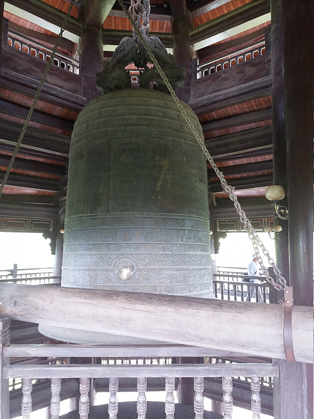 Nejvt bronznov zvon ve Vietnamu (vha 36 tun).