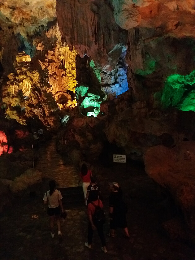 Dong Thien Cung (jeskyn Nebeskho palce).