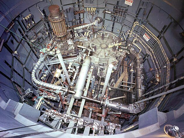 Pohled na reaktor pracujc s roztacenmi solemi (MSR experiment)