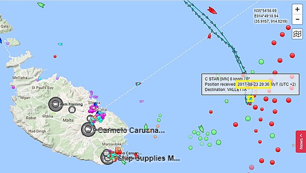 C-star ukotven mimo Maltu na mezinrodnm kotviti.