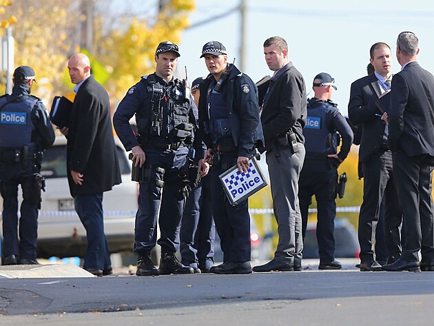 Policie vyetuje 6. ervna 2017 msto islmskho teroristickho toku v Melbourne v Austrlii, den pot, co policist tonka zastelili.