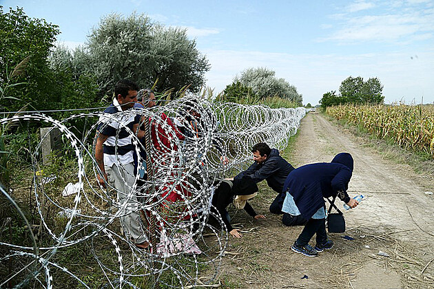 Imigrant pronik se svou rodinou nelegln pes Maarsk hranice.