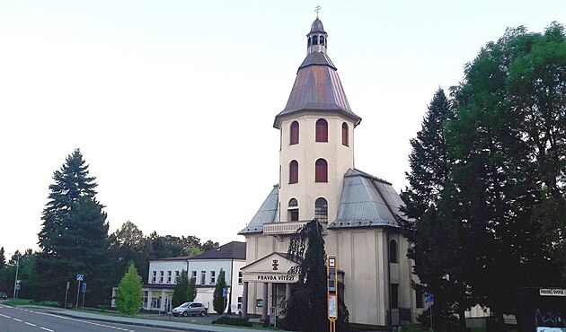 Kostel Husova sboru v Rychvaldu z roku 1925 se zvony Vclav, Ludmila a Boivoj