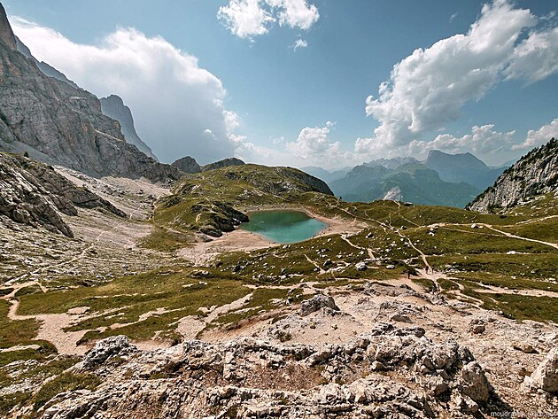 Lago Coldai z Forcella Coldai, vpravo mor�na jezera Coldai