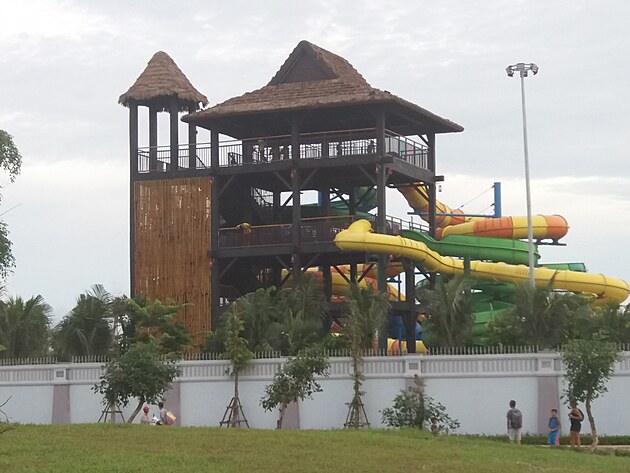 Tobogan v Typhoon Cove Park.