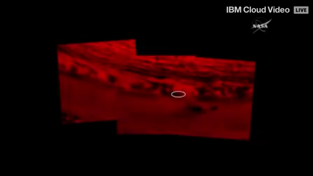 M�sto, do n�j� se m� sonda podle pl�nu zano�it - p�ibli�n� na 10� severn� saturnopisn� ���ky.
