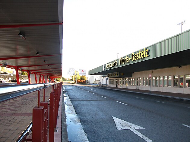 Pomrne skromn letit Vitoria-Gasteiz, kter obsluhuje 4 pravideln linky