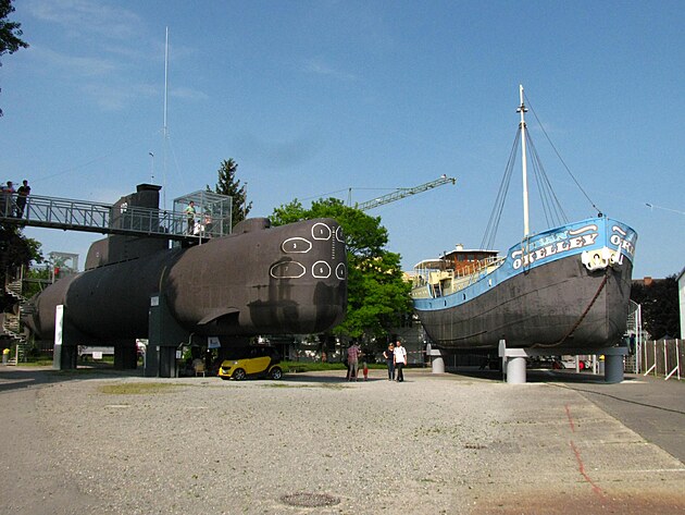 Ponorka U9 a hausbot Sean O'Kelley v muzeum ve Speyeru