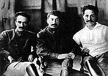 Tzv. Kavkazskou kliku tvoili: A. I. Mikojan, J. V. Stalin a G. K. (Sergo) Ordonikidze
