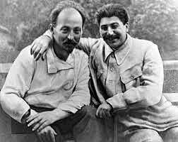 elezn Felix s otcem nrod Josefem Stalinem na potku 20. let XX. stol.