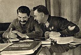 J. V. Stalin v drunm rozhovoru s K. J. Voroilovem.