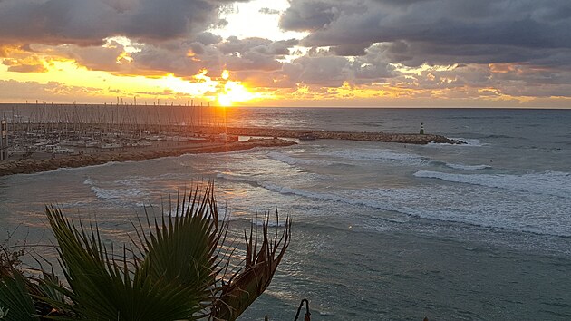 Na posledn� chv�li zachycen� z�pad slunce.