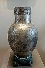 Stříbrná Entemenova váza uložená v Louvre
