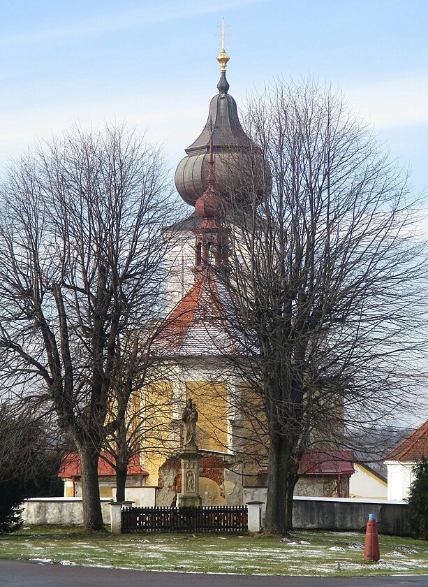 Kostelek se slavnm zvonem zasvcen sv. Vavinci. Je barokni z roku