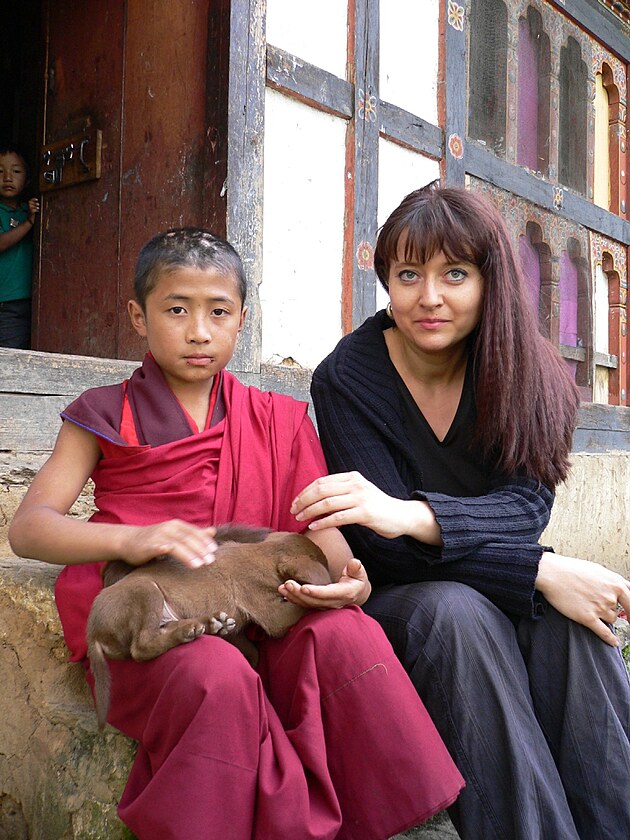 Autorka s malm mnichem Samdrupem v roce 2005.