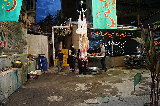 /Den 1/ Zasko�eni pohostinnost�, polikaj�c sousta, z�r�me na skopov� an�ln� otvor do "O".