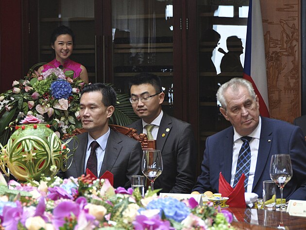 President Milo Zeman a jeho poradce Jie ien-ming, f spolenosti CEFC