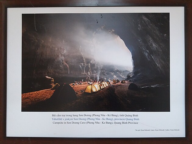 23) Tábořiště v jeskyni Son Doong, provincie Quang Binh