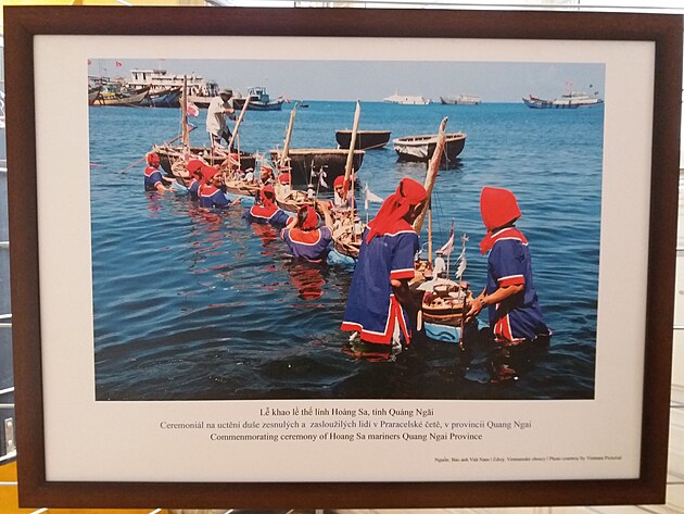 26) Ceremonil na uctn due zesnulch a zaslouilch lid v Paracelsk et, provincie Quang Ngai