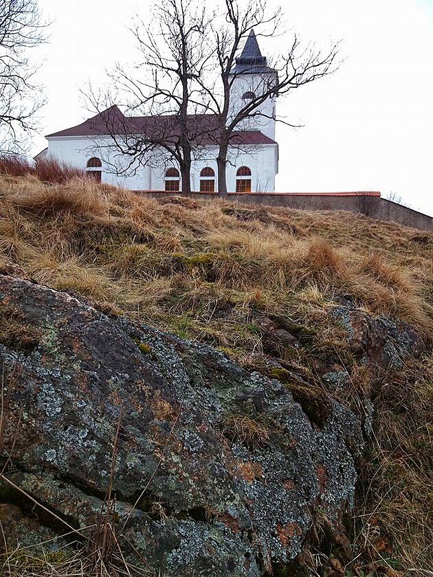 Dal z monch pohled na kostel