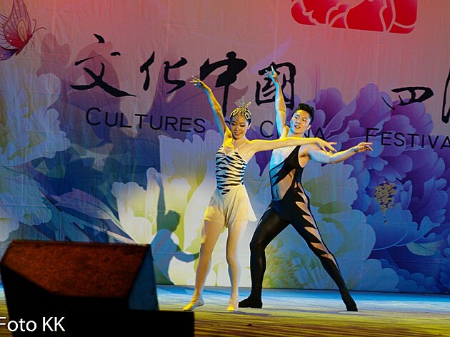 Um�lci ze �anghaje p�edvedli �pi�kov� balet