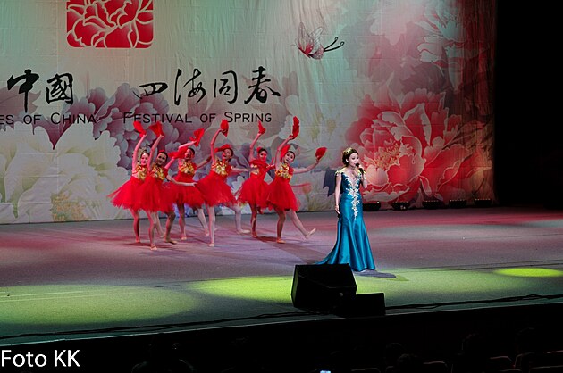 Tyto d�vky vypadaj� opravdu jarn�