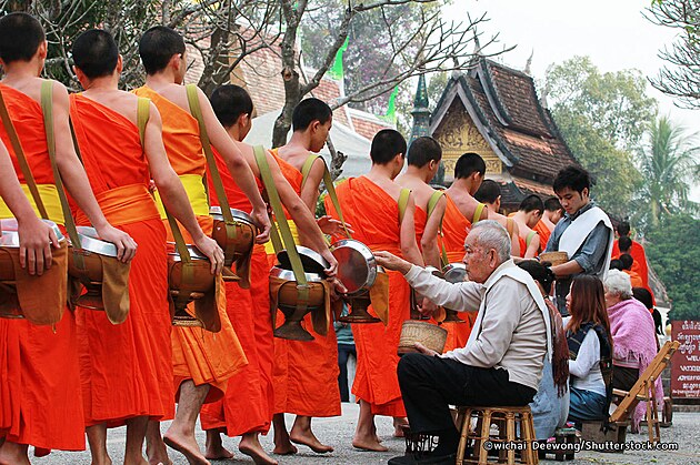 ritul mnich v Luang Prabang